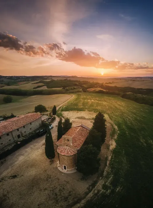 Framed Print : An aerial view of the iconic Chapel of Madonna di Vitaleta on a hazy late summer evening. Val d'Orcia, Tuscany, Italy