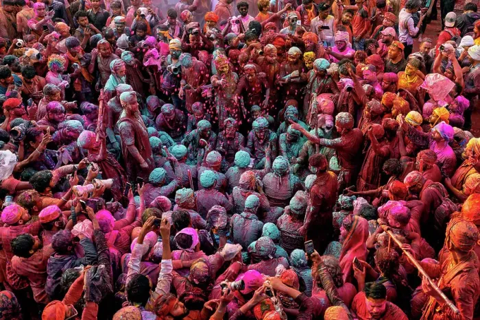 Framed Print : Aerial view of people celebrating the holy colour festival at Shri And Baba Temple, Nandgaon, Uttar Pradesh, India Framed Print : Aerial view of people celebrating the holy colour festival at Shri And Baba Temple, Nandgaon, Uttar Pradesh, India