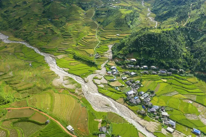 Framed Print : Aerial view of small village and rice terraces, Mu Cang Chai, Northwest Vietnam, Asia Framed Print : Aerial view of small village and rice terraces, Mu Cang Chai, Northwest Vietnam, Asia