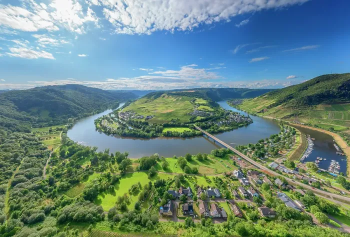 Framed Print : Aerial view t the Mosel horseshoe bend at Senheim, Rhineland-Palatinate, Germany Framed Print : Aerial view t the Mosel horseshoe bend at Senheim, Rhineland-Palatinate, Germany