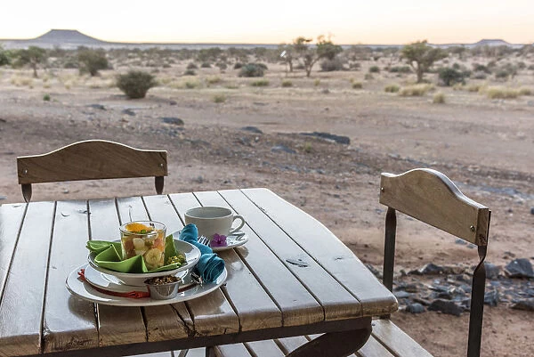 Africa, Namibia, near Keetmanshop. Breakfast with a view