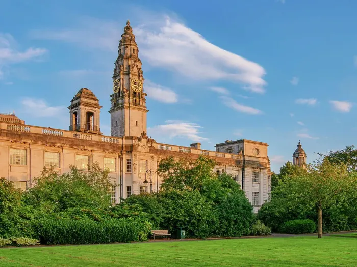 Framed Print : Alexandra Gardens and City Hall at sunset, Cardiff, Wales, United Kingdom