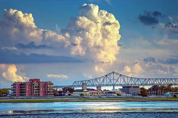 Algiers Point, Lower Mississippi River across from downtown New Orleans & The Crescent City Connection, Louisiana, USA