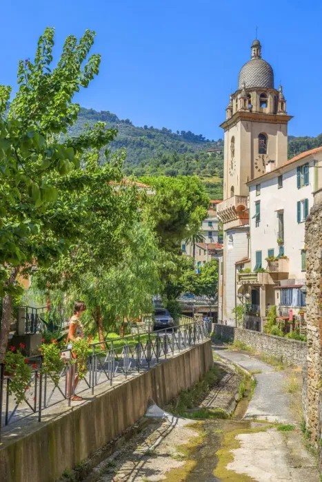 Framed Print : Alley at Dolceacqua, Liguria, Italy (MR) Framed Print : Alley at Dolceacqua, Liguria, Italy (MR)