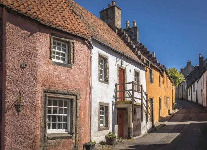 Framed Print : Alley with historic houses in the village of Culross, Fife, Scotland, Great Britain Framed Print : Alley with historic houses in the village of Culross, Fife, Scotland, Great Britain