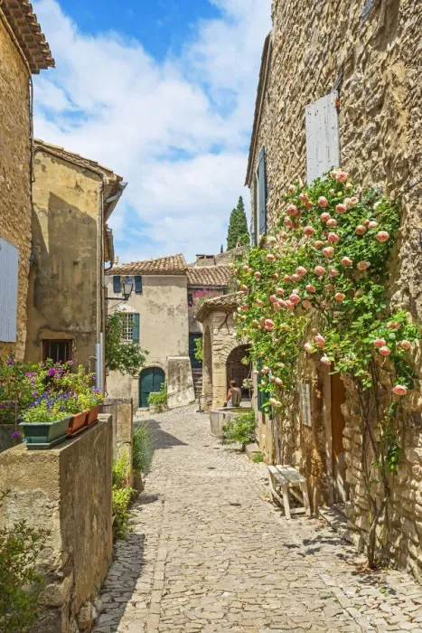 Framed Print : Alley at Seguret, Seguret, Vaucluse, Provence-Alpes-Cotes d'Azur, France Framed Print : Alley at Seguret, Seguret, Vaucluse, Provence-Alpes-Cotes d'Azur, France