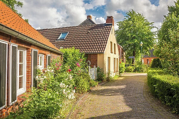 Alley in the village of Rysum, Krummhoern, East Frisia, Lower Saxony, Germany