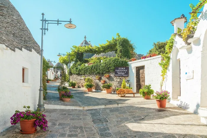 Framed Print : Alleys of Alberobello, province of Bari, Apulia, Italy Framed Print : Alleys of Alberobello, province of Bari, Apulia, Italy