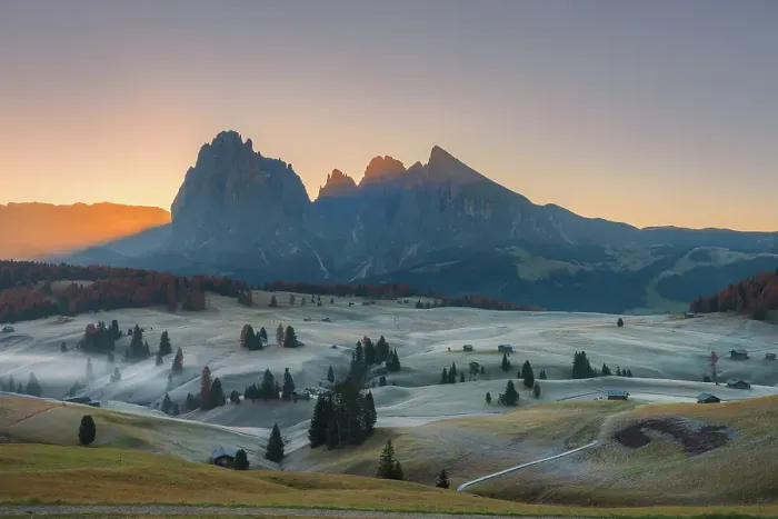 Framed Print : Alpe di Siusi in the Dolomites and the Sassolungo and Sassopiatto mountain, Trentino Alto Adige, Italy Framed Print : Alpe di Siusi in the Dolomites and the Sassolungo and Sassopiatto mountain, Trentino Alto Adige, Italy