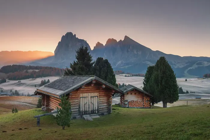 Framed Print : Alpe di Siusi in the Dolomites and the Sassolungo and Sassopiatto mountain, Trentino Alto Adige, Italy Framed Print : Alpe di Siusi in the Dolomites and the Sassolungo and Sassopiatto mountain, Trentino Alto Adige, Italy