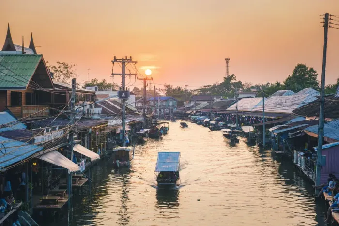 Framed Print : Amphawa floating market, Samut Songkhram, Bangkok, Thailand Framed Print : Amphawa floating market, Samut Songkhram, Bangkok, Thailand
