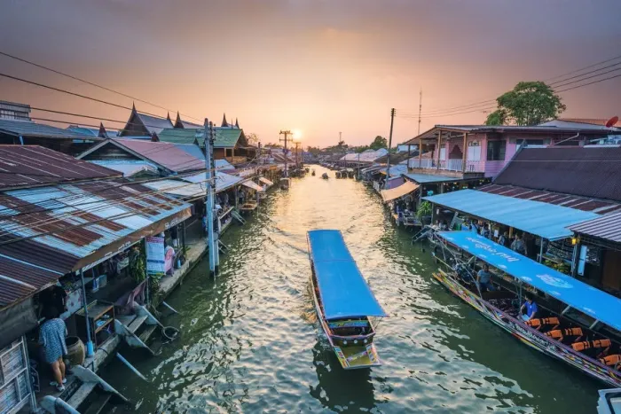 Framed Print : Amphawa floating market, Samut Songkhram, Bangkok, Thailand Framed Print : Amphawa floating market, Samut Songkhram, Bangkok, Thailand