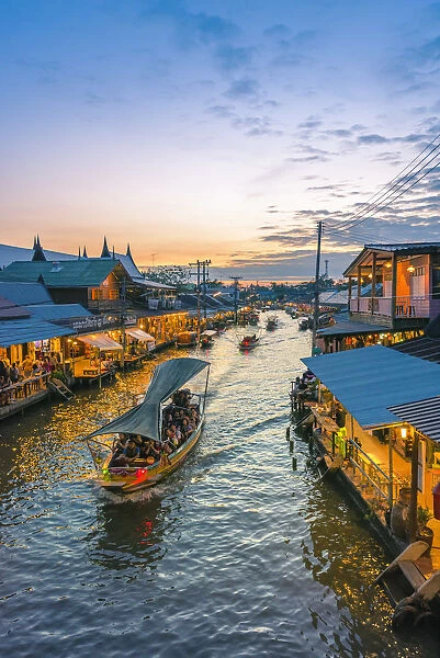 Amphawa floating market, Samut Songkhram, Bangkok, Thailand