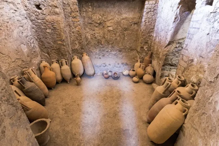 Framed Print : Amphorae in ancien Pompei village, Naples district, Campania, Italy