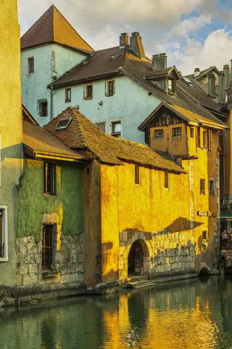 Framed Print : Ancient houses overlook the Thiou river with private landings Framed Print : Ancient houses overlook the Thiou river with private landings