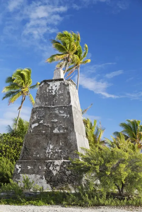 Framed Print : Ancient lighthouse, Fakarava, Tuamotu Islands, French Polynesia Framed Print : Ancient lighthouse, Fakarava, Tuamotu Islands, French Polynesia