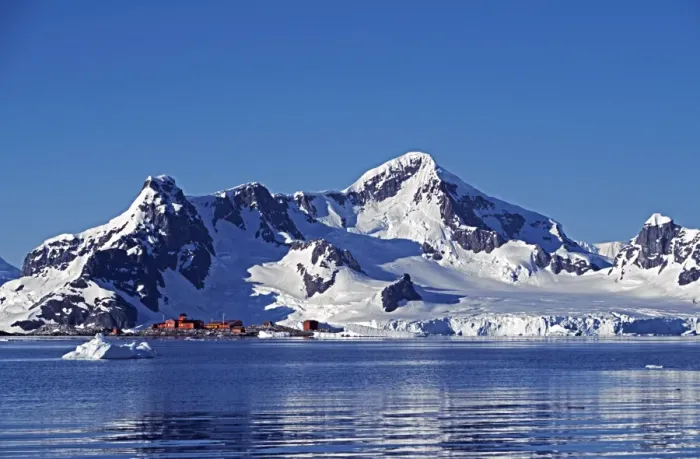 Framed Print : Antarctica, Antarctic Peninsula, Paradise Harbour Framed Print : Antarctica, Antarctic Peninsula, Paradise Harbour