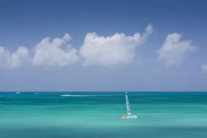 Framed Print : Antigua and Barbuda, Antigua, Dickenson Bay, sailing Framed Print : Antigua and Barbuda, Antigua, Dickenson Bay, sailing