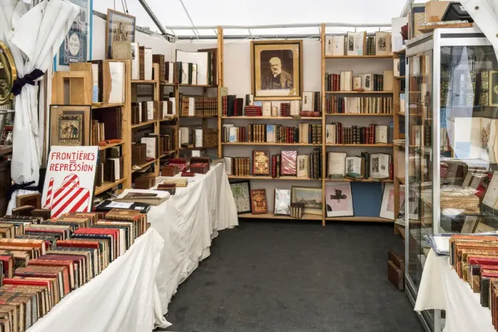 Framed Print : Antiques market in Saint-Germain, Paris, France