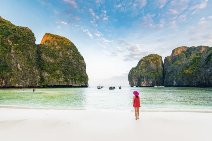 Framed Print : Ao Maya Beach (Maya Bay), Ko Phi Phi Leh, Krabi Province, Thailand Framed Print : Ao Maya Beach (Maya Bay), Ko Phi Phi Leh, Krabi Province, Thailand