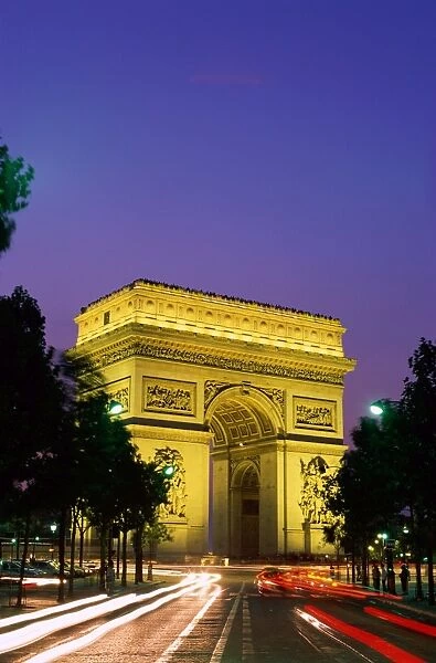 Arc de Triomphe  /  Night View