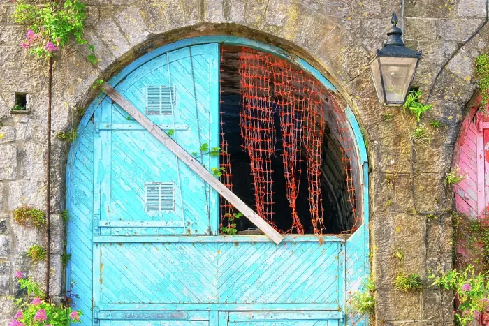 Framed Print : The arch old door details on Penniless Cove Hill, beside the harbour, Tenby, Pembrokeshire, Wales Framed Print : The arch old door details on Penniless Cove Hill, beside the harbour, Tenby, Pembrokeshire, Wales