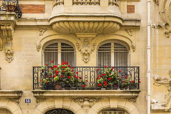 Architectural detail, 7th arrondissement, Paris, France