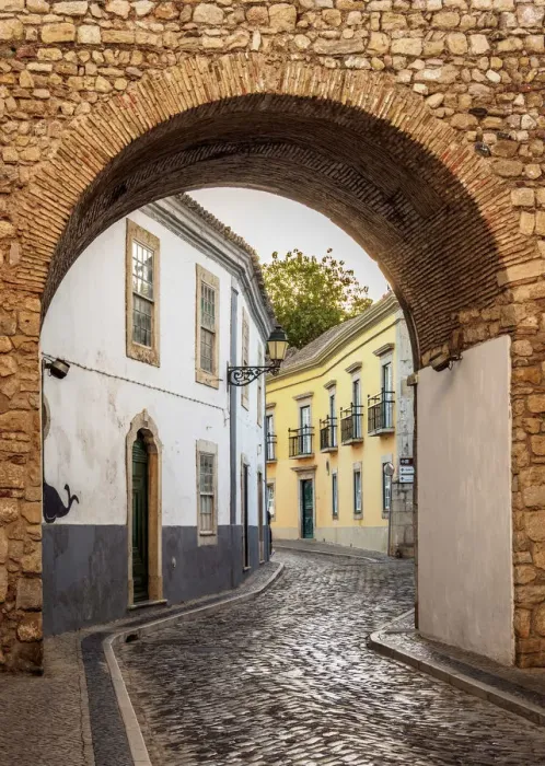Framed Print : Arco do Repouso, Faro, Algarve, Portugal