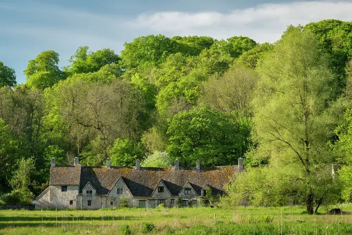 Framed Print : Arlington Row cottages in the pretty Cotswolds village of Bibury, Gloucestershire, England. Spring (May) 2019