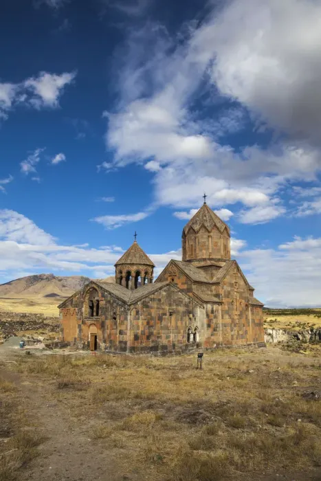 Framed Print : Armenia, Hovhannavank church standing on the edge of the Qasakh River Canyon Framed Print : Armenia, Hovhannavank church standing on the edge of the Qasakh River Canyon