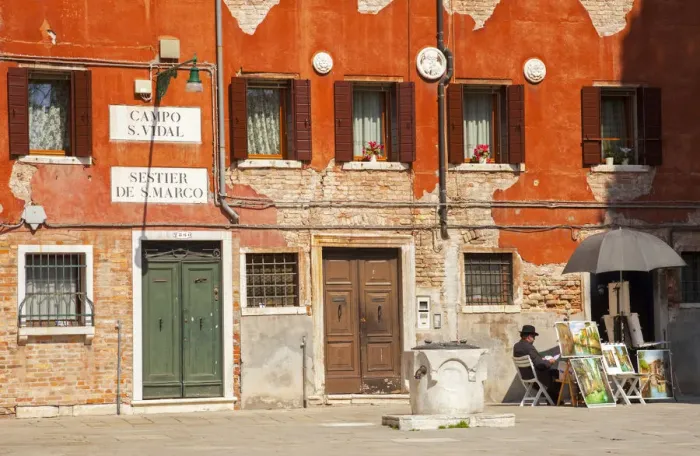 Framed Print : Artist on the Campo San Vidal, Venice, Veneto, Italy
