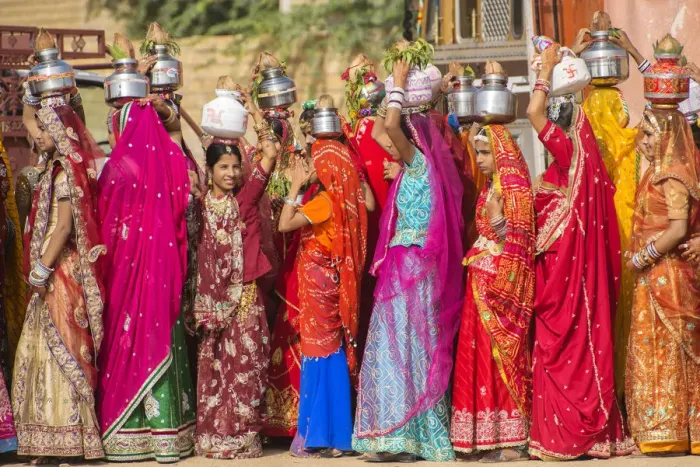 Framed Print : Asia, India, Rajasthan, Jaisalmer, desert festival, girls in parade