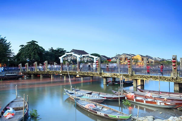Asia, South East Asia, Vietnam; Hoi An (Faifoo), the lantern bridge and river boats