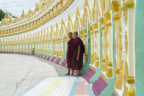 Asia, Southeast Asia, Myanmar, Sagaing, Sagaing hill, young monks outside the U Min
