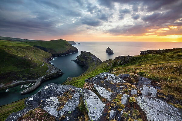 A Atlantic Ocean from Boscastle Cliffs at sunset, Boscastle, Forraburry and Minster, Cornwall, United Kingdom