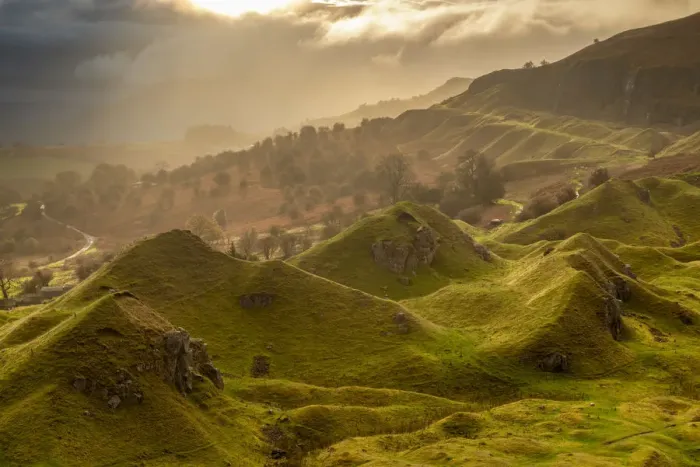 Framed Print : Atmospheric sunrise above Llangattock Escarpment in the Brecon Beacons National Park