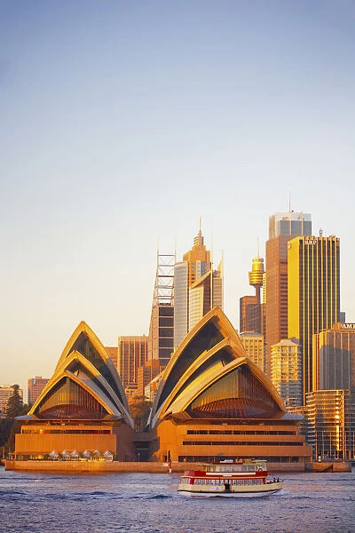Australia, New South Wales, Sydney, Sydney Opera House, Passenger ferry passing Opera