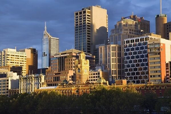 Australia, Victoria, Melbourne. City skyline at dawn