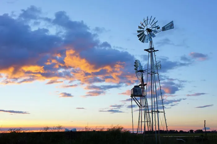 Framed Print : An Australian windimill at sunset in the Argentine pampas, Pardo, Argentina Framed Print : An Australian windimill at sunset in the Argentine pampas, Pardo, Argentina