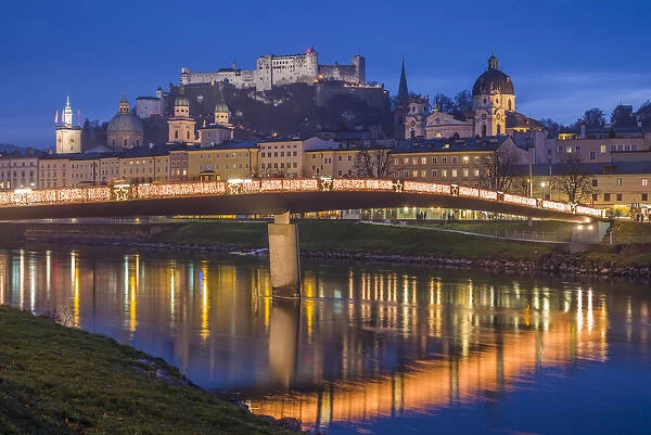 Austria, Salzburgerland, Salzburg, city view from the Salzach River, dusk