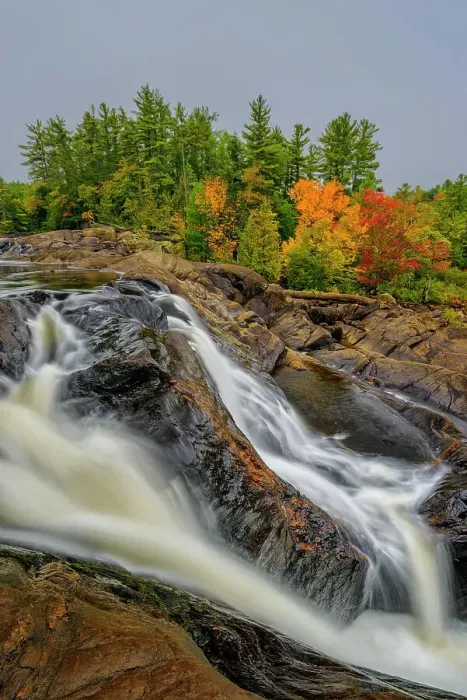 Framed Print : Autumn colour at Wilson's Falls on the Muskoka River, Bracebridge, Ontario, Canada Framed Print : Autumn colour at Wilson's Falls on the Muskoka River, Bracebridge, Ontario, Canada