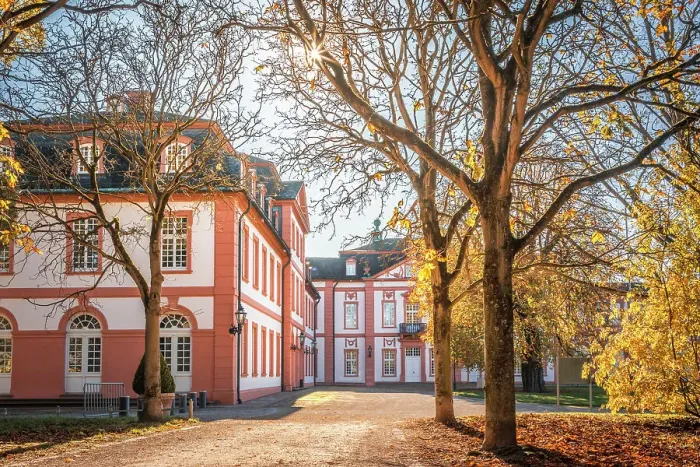 Framed Print : Autumn mood in the palace gardens of Schloss Biebrich, Wiesbaden, Hesse, Germany