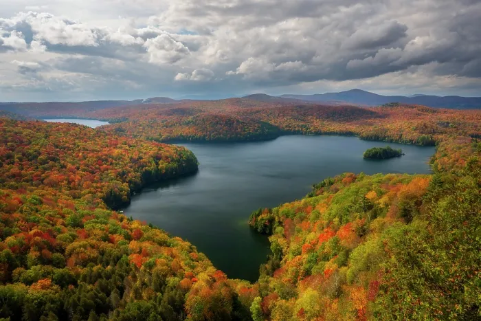Framed Print : Autumn over Nichols Pond, Green Mountains, Woodbury, Vermont, USA Framed Print : Autumn over Nichols Pond, Green Mountains, Woodbury, Vermont, USA