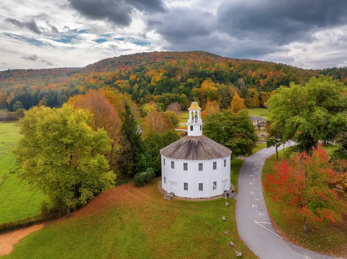 Framed Print : Autumn at the Old Round Church, Richmond, Vermont, USA Framed Print : Autumn at the Old Round Church, Richmond, Vermont, USA