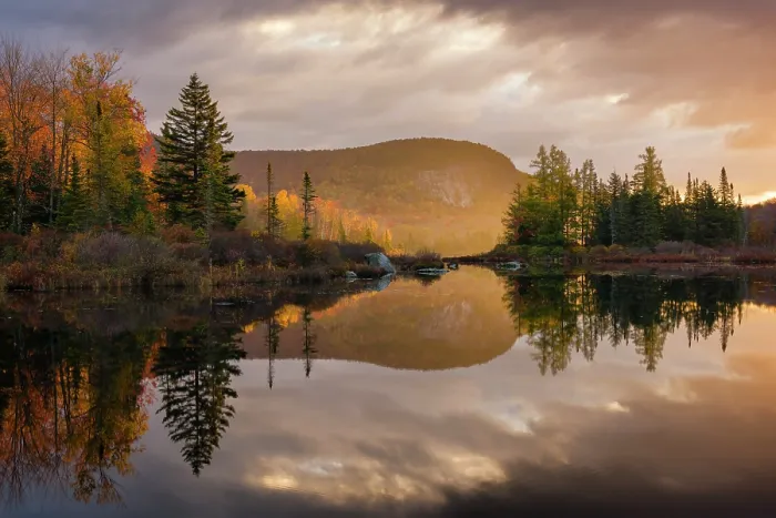 Framed Print : Autumn sunrise over Turtlehead Pond, Green Mountains, Marshfield, Vermont, USA Framed Print : Autumn sunrise over Turtlehead Pond, Green Mountains, Marshfield, Vermont, USA