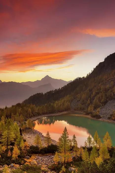 Framed Print : Autumnal sunrise at Lake Lagazzuolo. Valmalenco, Valtellina, Lombardy, Italy Framed Print : Autumnal sunrise at Lake Lagazzuolo. Valmalenco, Valtellina, Lombardy, Italy