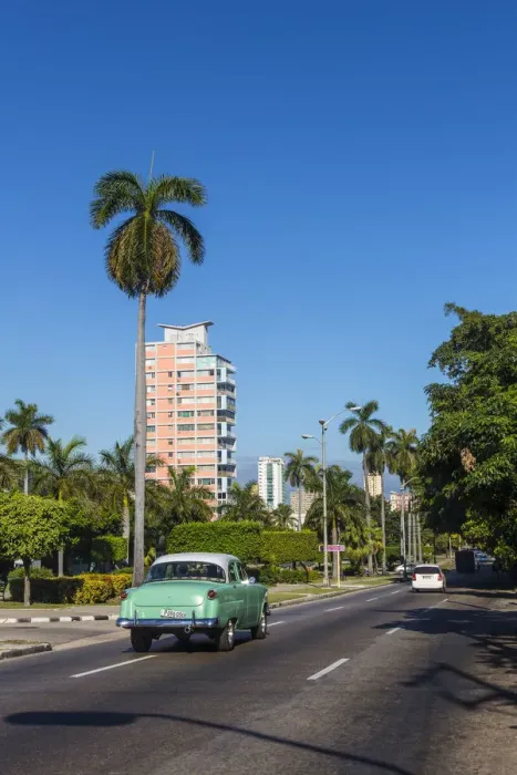 Framed Print : Avenida de los Presidentes, Vedado, Havana, Cuba Framed Print : Avenida de los Presidentes, Vedado, Havana, Cuba