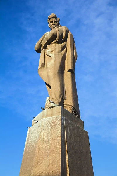 Azerbaijan, Baku, Statue at 28 May Square