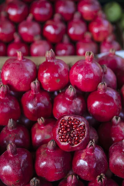 Azerbaijan, Baku, Ticaret market, Pomegranate