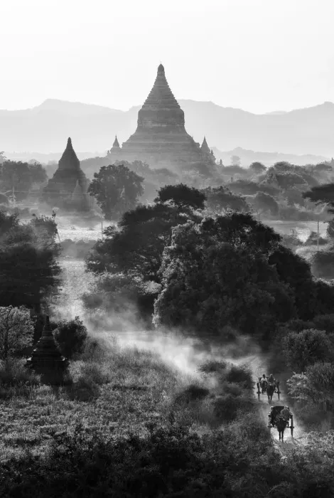 Framed Print : Bagan at sunset, Mandalay, Burma (Myanmar) Framed Print : Bagan at sunset, Mandalay, Burma (Myanmar)